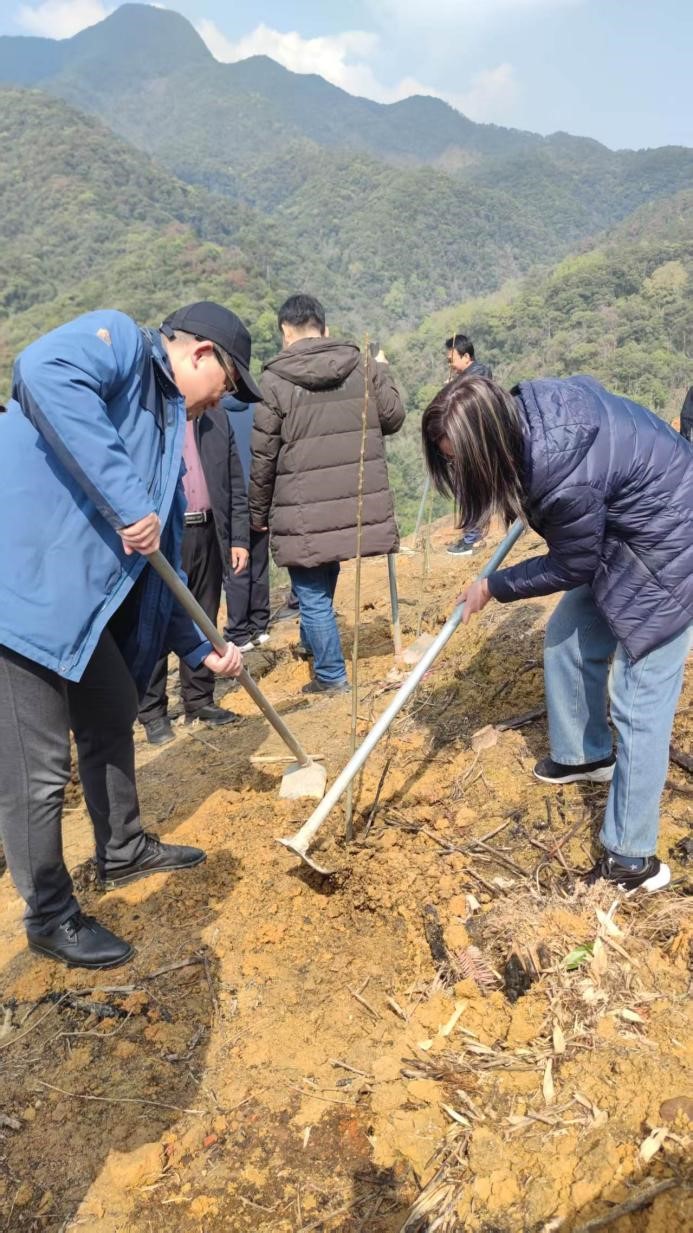 碳惠山海·杏好有你——“碳惠錦旗”醫患共植“滬明杏林”活動